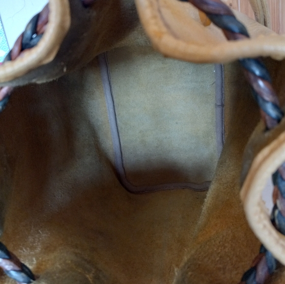 Dooney & Bourke Vintage, Teton Drawstring Bag in solid Palomino Yellow - Picture 10 of 12